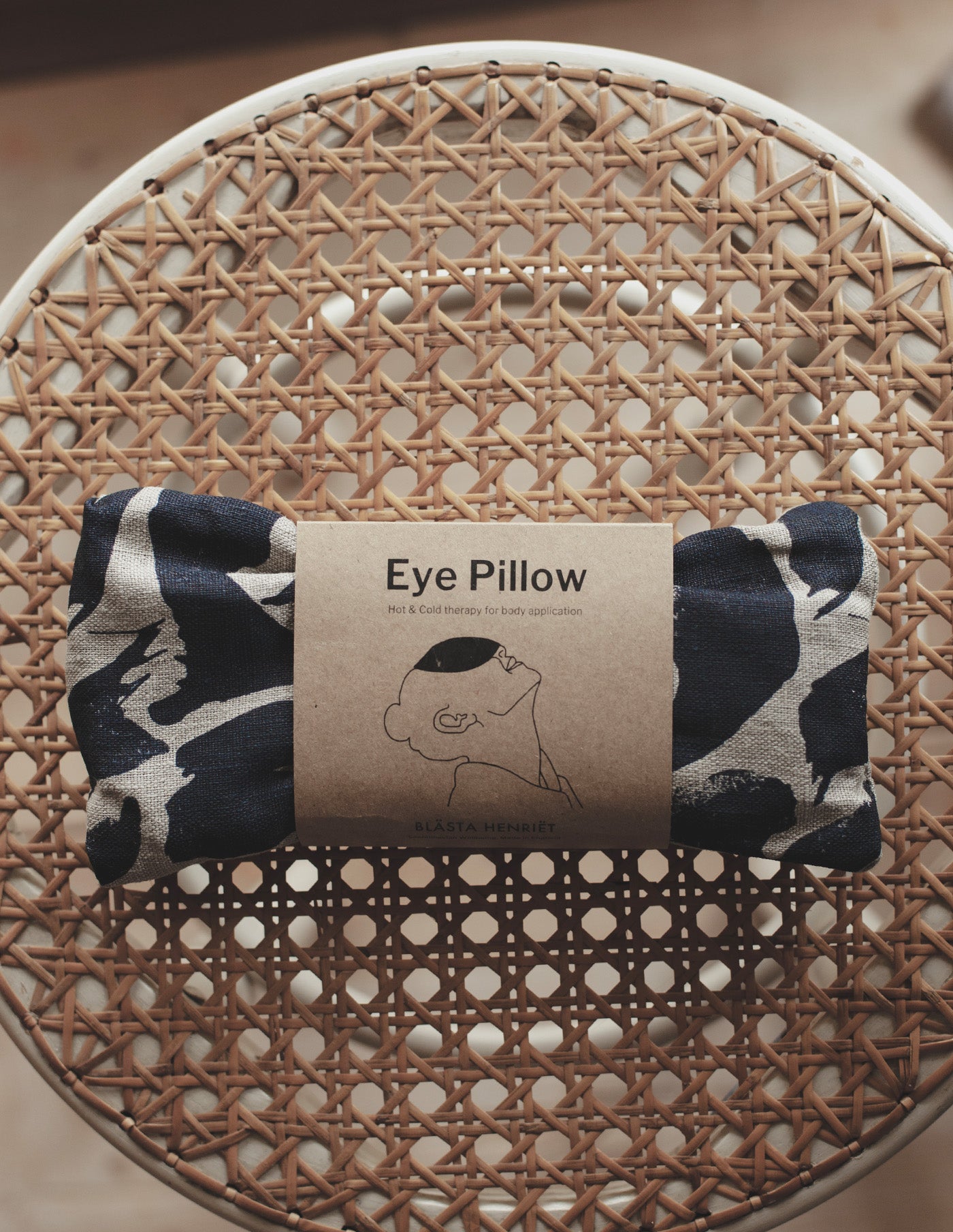 Printed Navy Linen Eye Pillow, Blästa Henriët