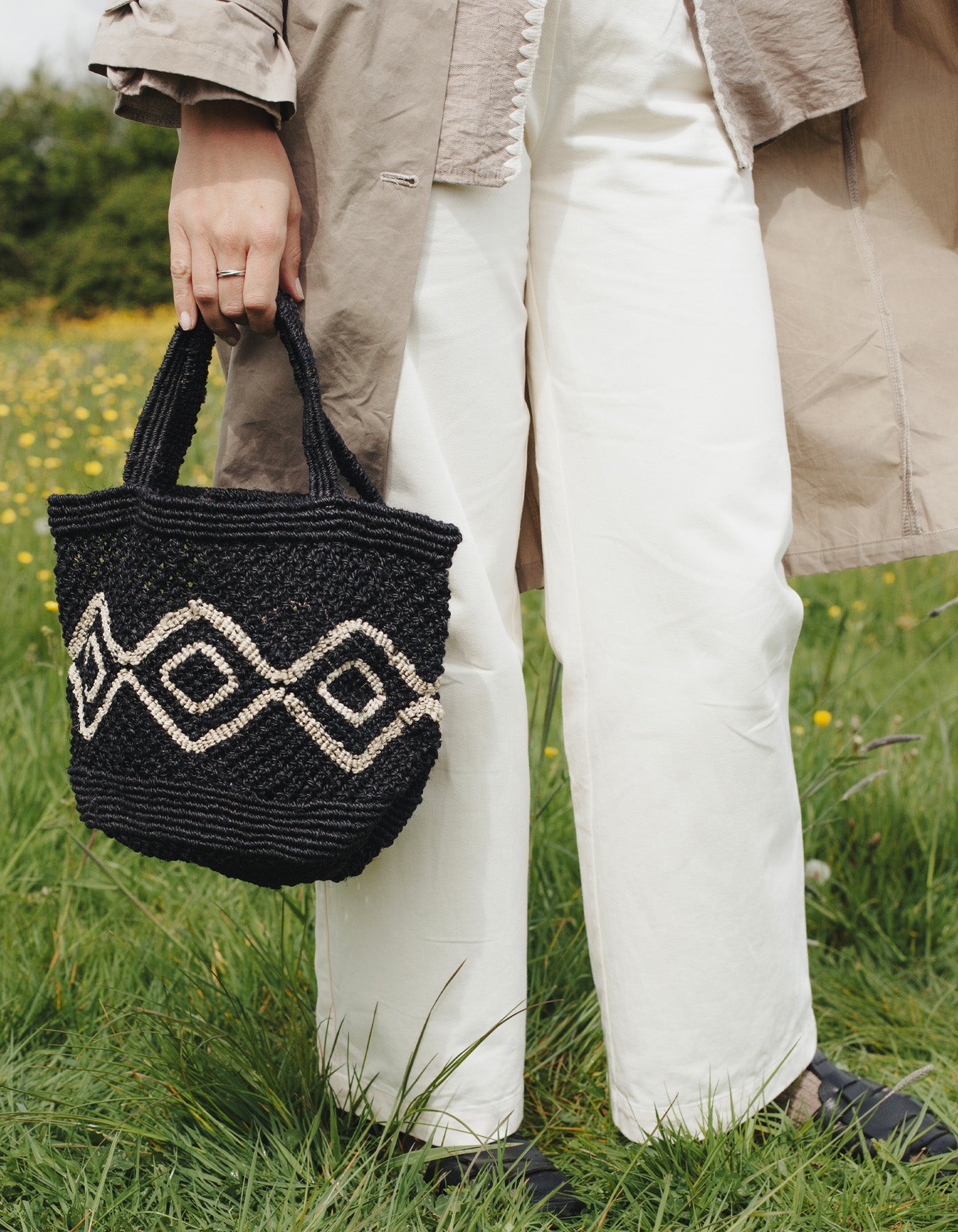 Black Small Round Jute Macrame Bag, Maison Bengal