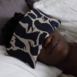 Printed Navy Linen Eye Pillow, Blästa Henriët