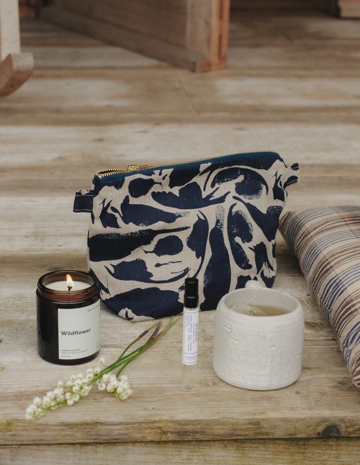 Printed Navy Linen Wash Bag, Blästa Henriët
