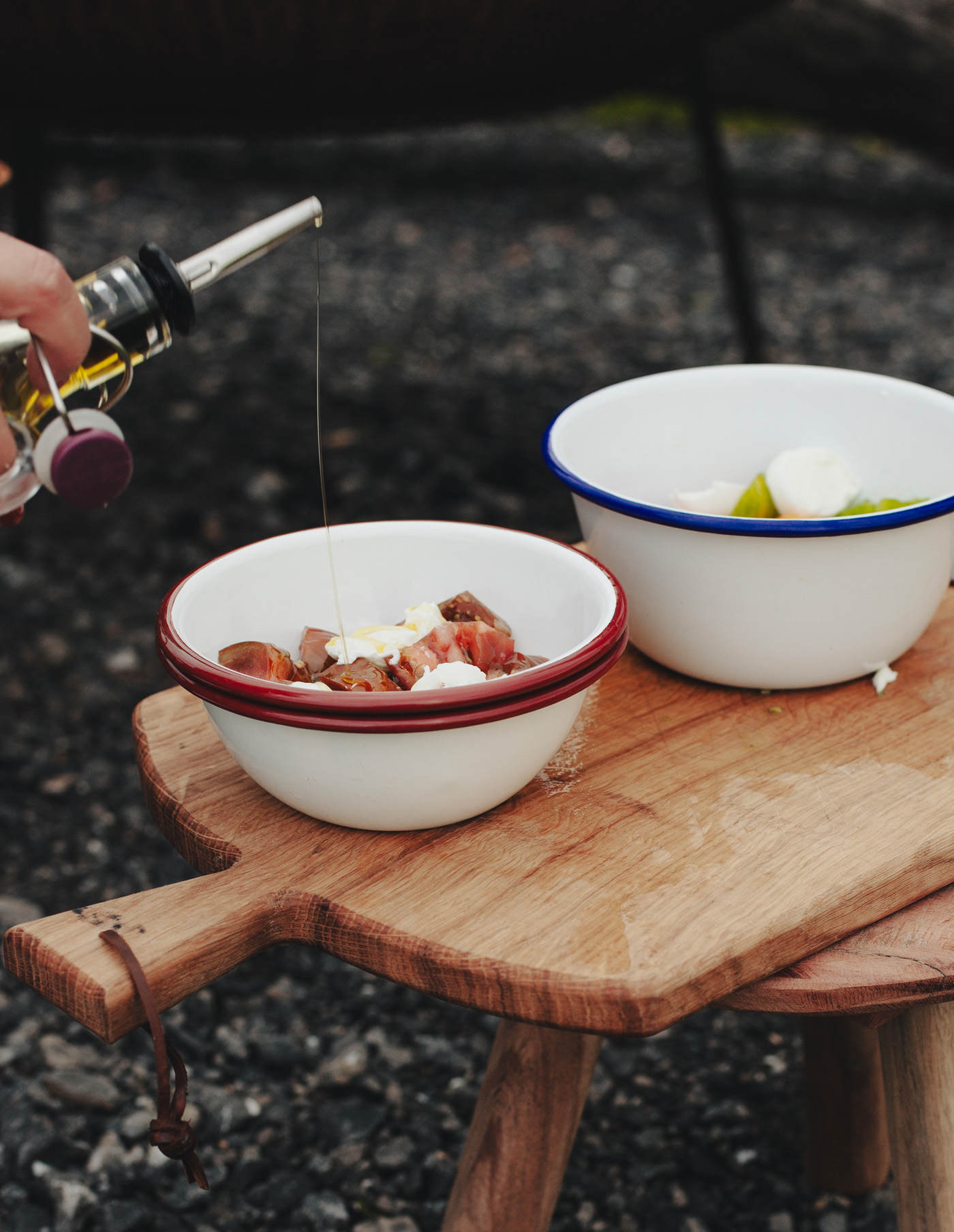 https://nordicmuse.com/index.php/product/burgundy-red-rimmed-enamel-bowl-16cm/